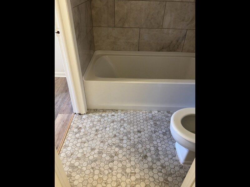 Building Photo - 515 Basswood Ave