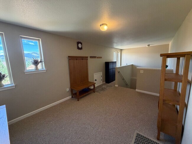 Building Photo - 799 Lookout Point Cir