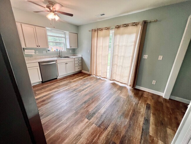 Building Photo - 128 Meadowland Dr