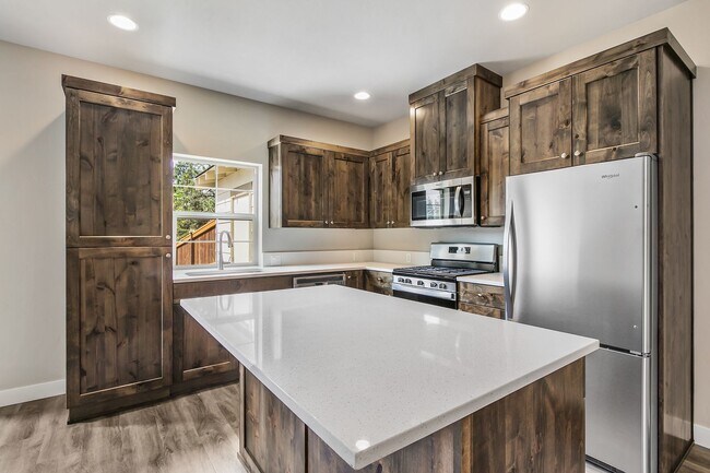 Building Photo - Duplex in Well Located SW Bend