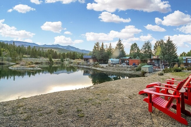 Building Photo - Move In Special! Furnished! Updated 3bed/3...