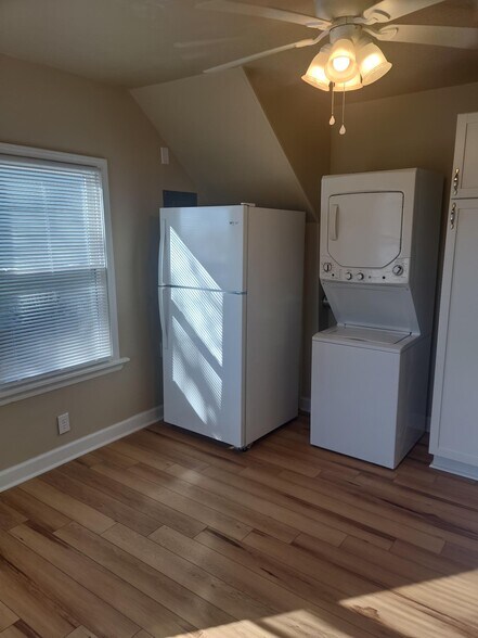 Building Photo - 8902 Prospect St