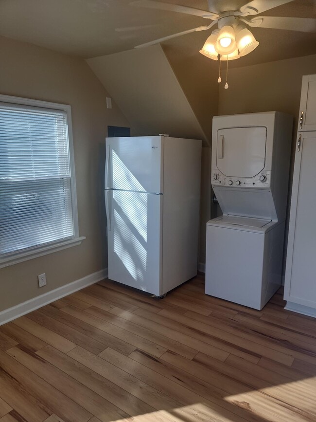 Building Photo - 8902 Prospect St