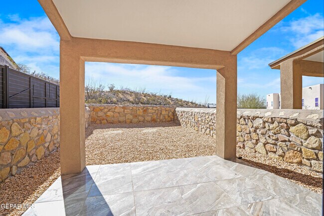 Building Photo - 6315 Escondido Dr