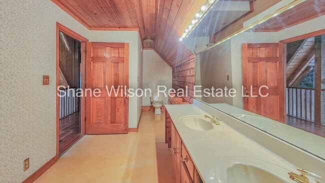 Building Photo - 218 Sugar Hollow Rd