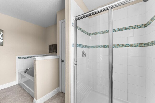 Building Photo - 4425 Acorn Ct