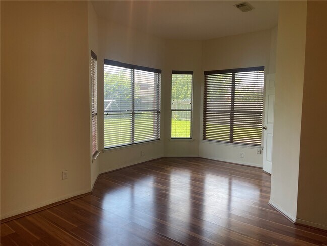 Building Photo - 13113 Sunset Cliff Ct