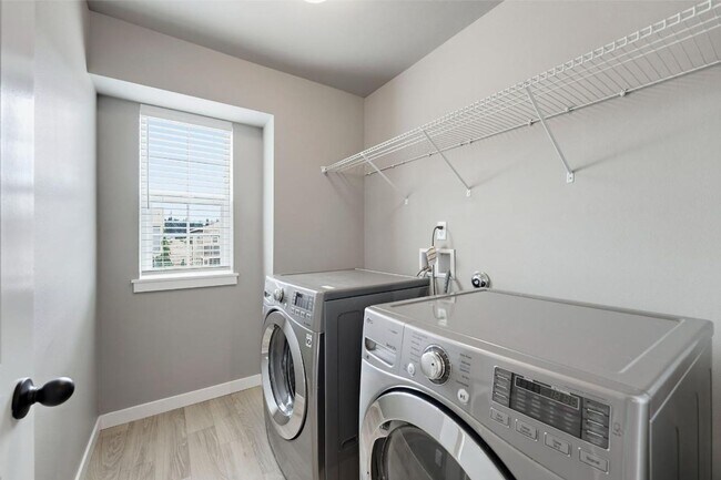 Building Photo - Spacious Newer Lacey Home | 3-Bed Home with A/C, Gas Fireplace, Bonus Loft & Fully Fenced Backyard!