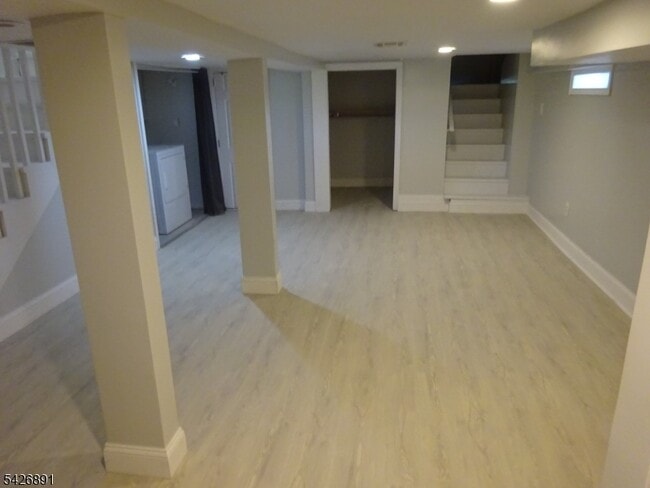 Building Photo - 94 S 21st Ave