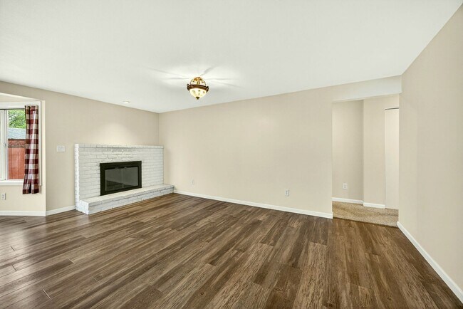 Building Photo - Unfurnished Light-Filled, Beautifully Updated 3-Bedroom Home in Jacksonville