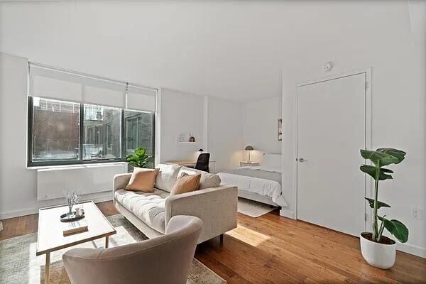 Building Photo - 260 W 26th St