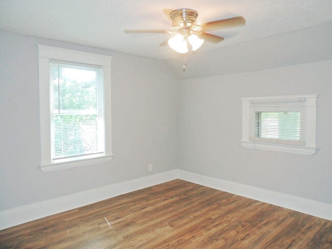 Building Photo - 3 Bed - 1 Bath Colonial for Rent in Clevel...