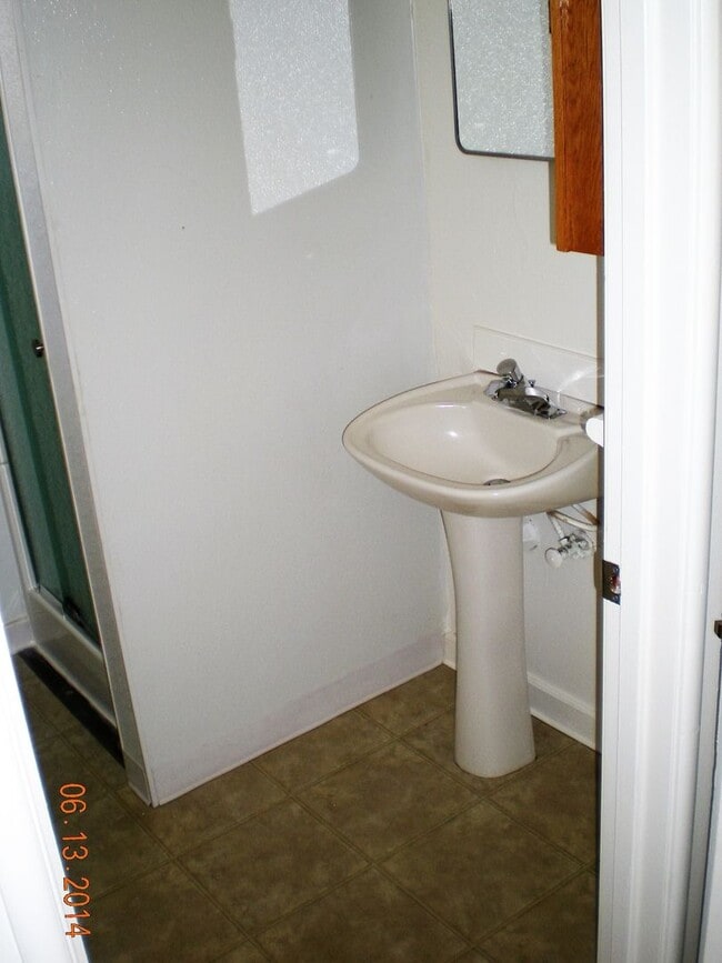 Building Photo - 553 W Whittier Ave