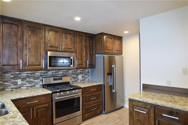 Building Photo - 7110 Whispering Winds Dr