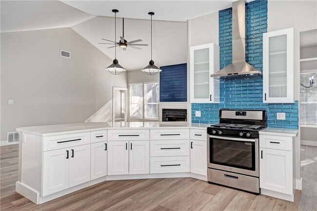 Building Photo - 2203 Tanglevine Dr