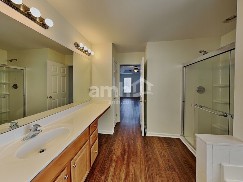 Building Photo - 1039 Canopy Dr