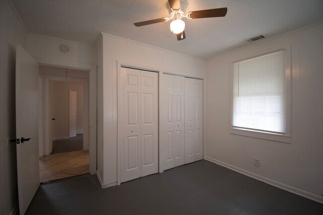 Building Photo - 114 Calvary Dr