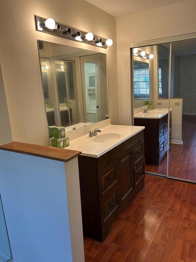 Building Photo - 6542 Via Regina