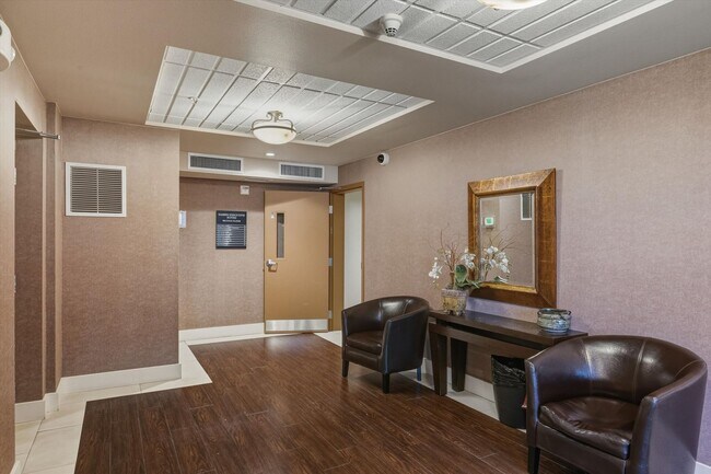 Building Photo - 960 Harris Ave