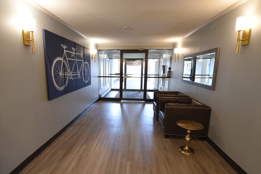 Entry - Knollwood Towers West  Apartments