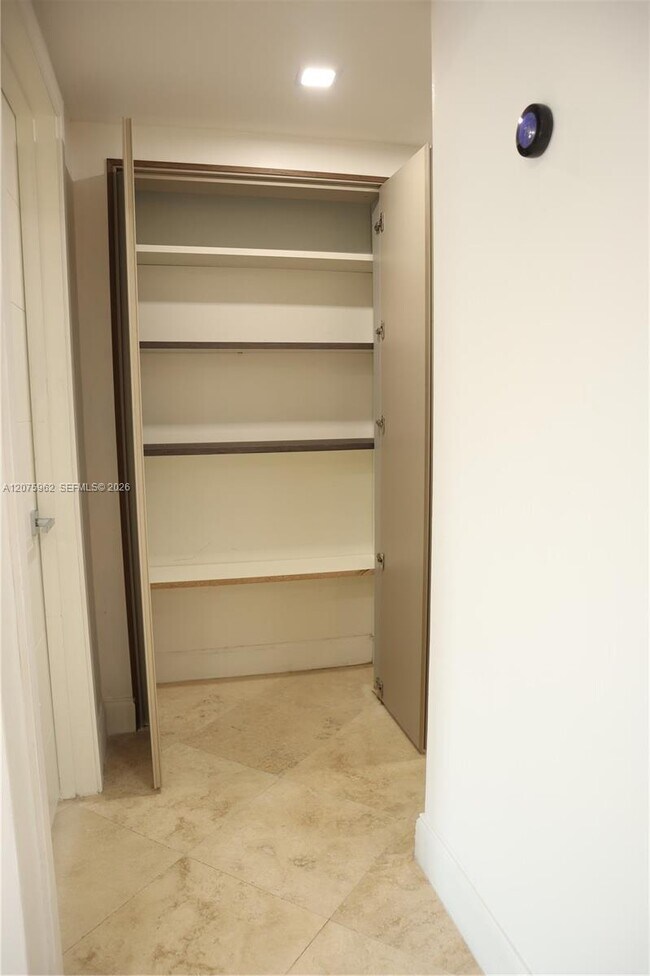 Building Photo - 13105 Ixora Ct