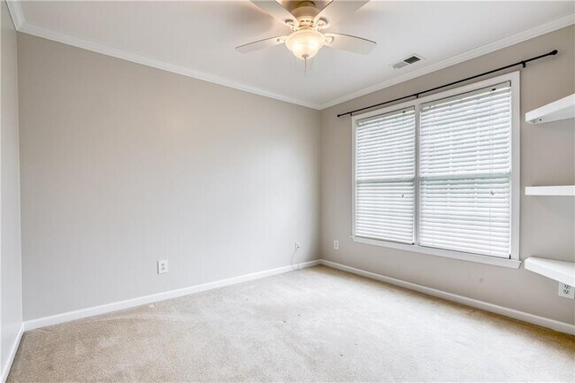 Building Photo - 2232 Woodbriar Dr