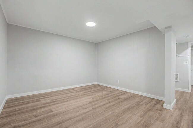Building Photo - 1811 Devra Dr