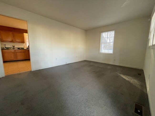 Building Photo - Adorable Rancher Style Home