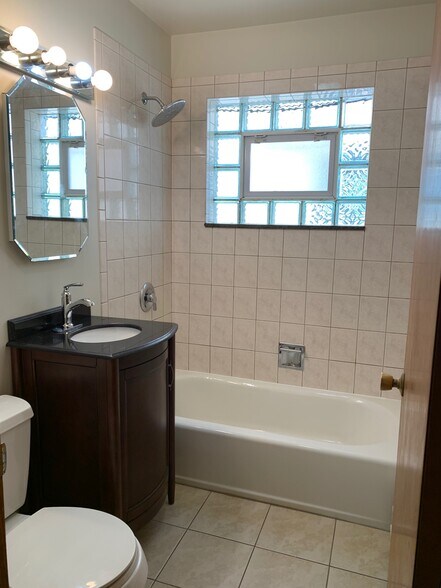 Bathroom - 4908 N Harlem Ave