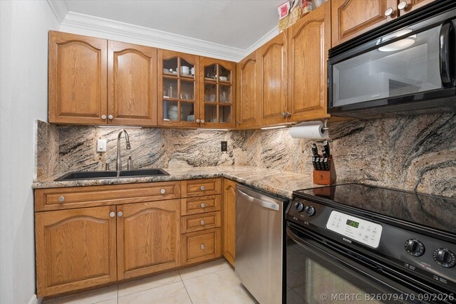 Building Photo - 6287 Bay Club Dr