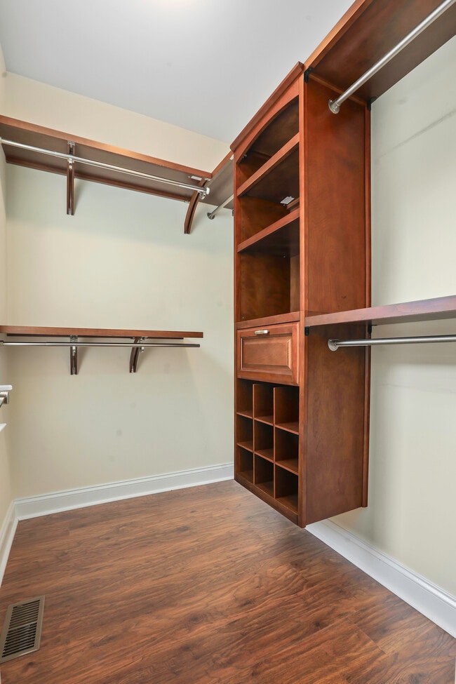 Building Photo - 1201 Dingle Rd