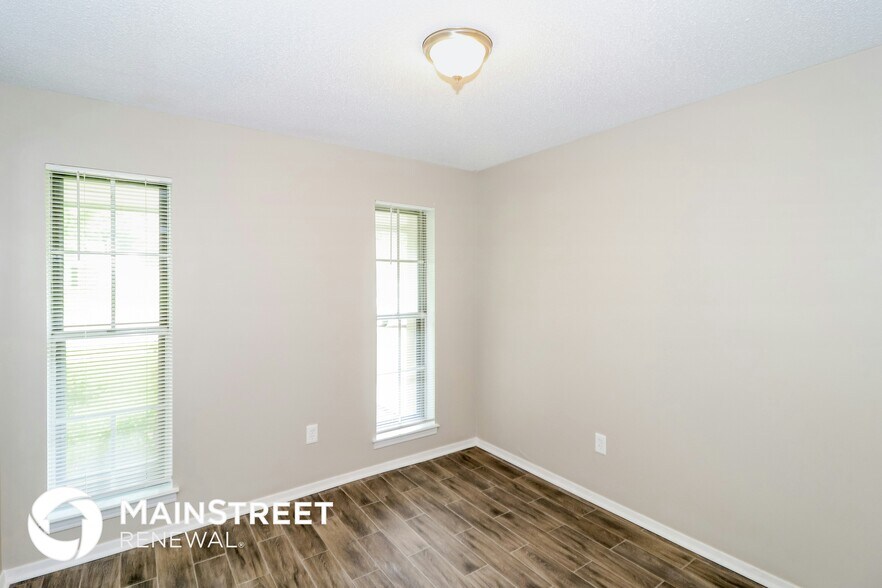 Building Photo - 4395 Kerwin Dr