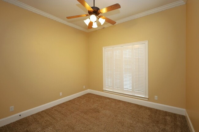 Building Photo - 4383 Kenilworth Cir