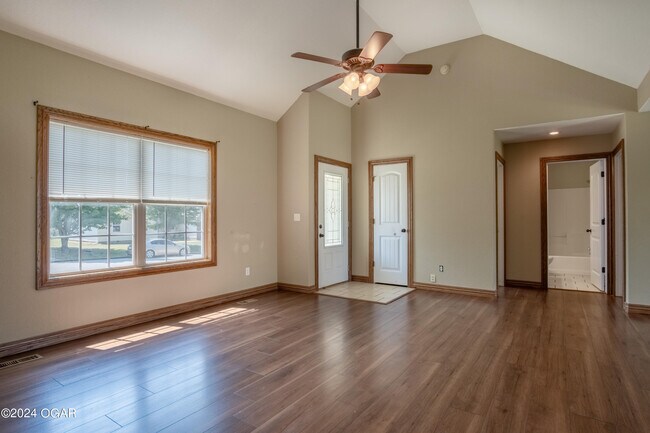Building Photo - 715 Derek Ct