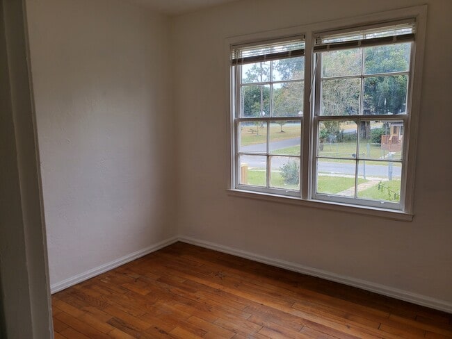 Master Bedroom - 905 Ethan Allen St