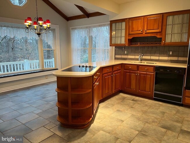 Building Photo - 6830 Pacific Ln