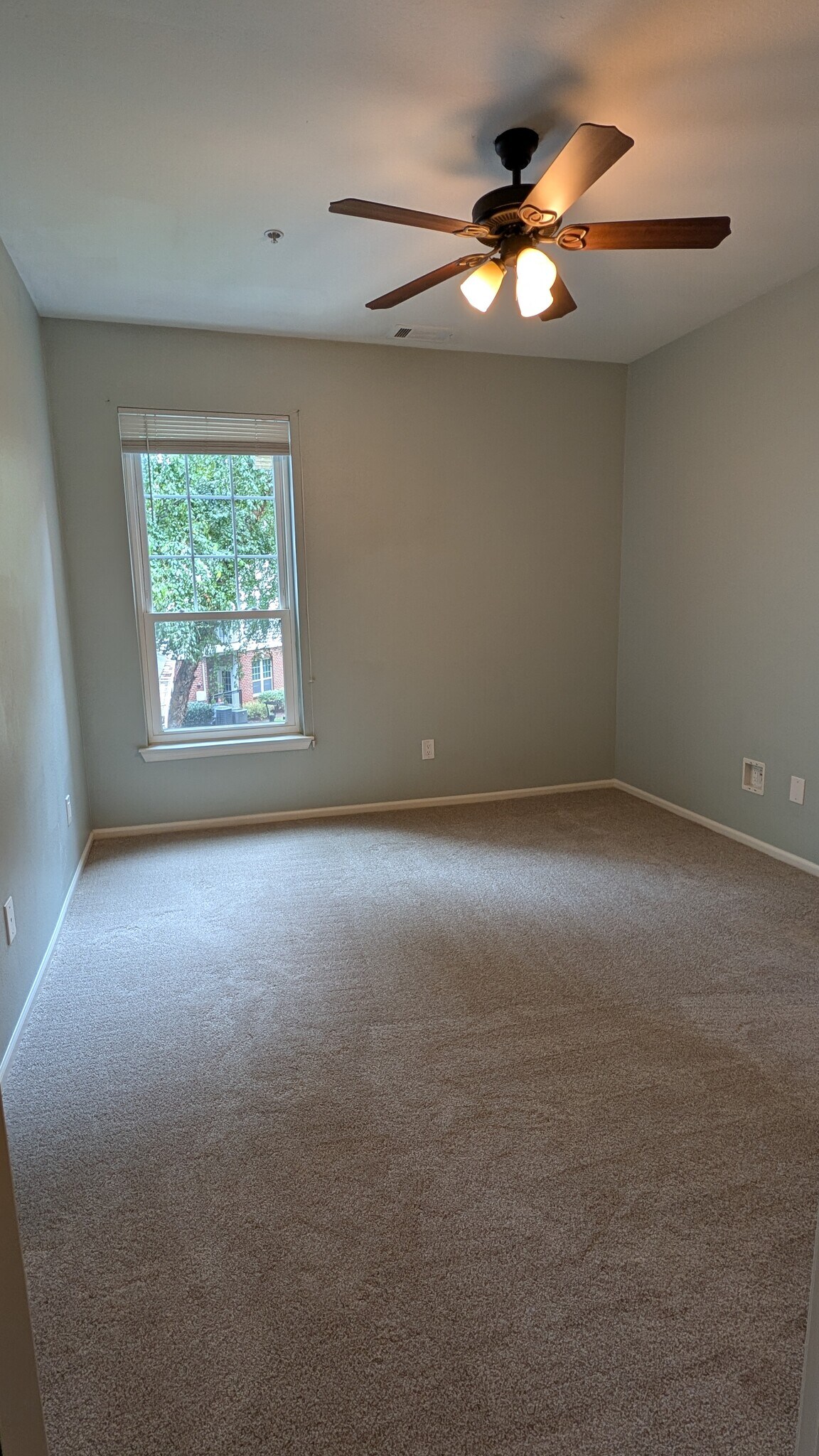 Building Photo - 1550 Spring Gate Dr
