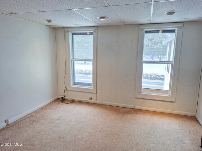 Building Photo - 524 Maple Ave