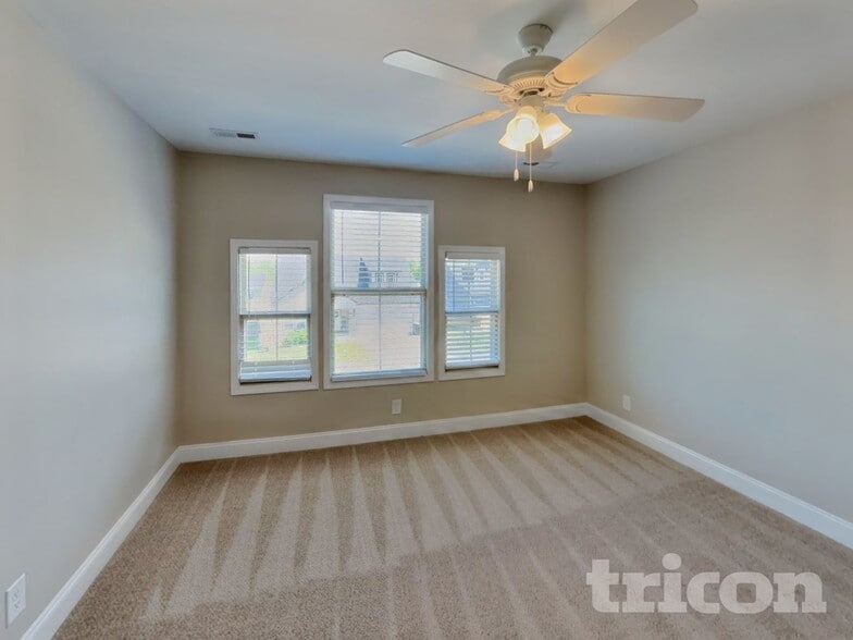 Building Photo - 124 Lucerne Ln