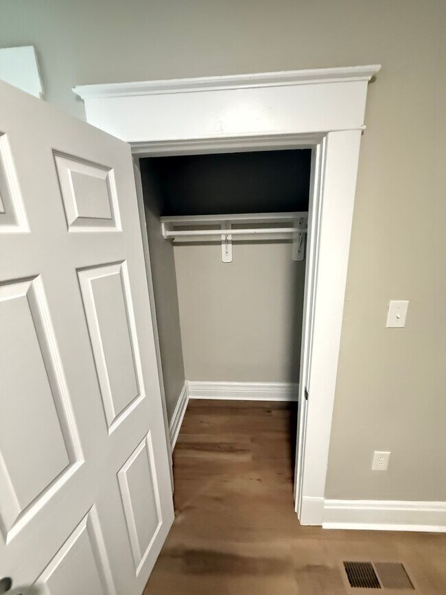 Building Photo - 823 N Main Ave