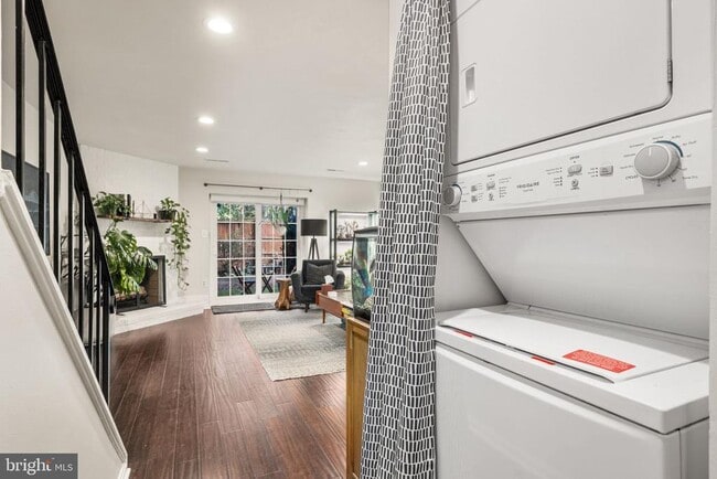 Building Photo - 907 S Rolfe St