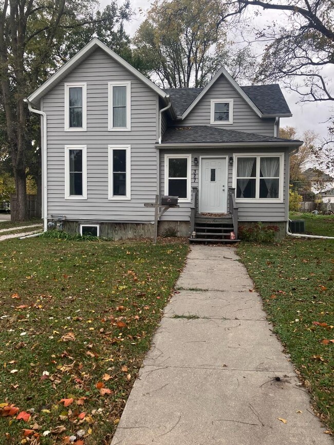 Primary Photo - 327 Elm Ave