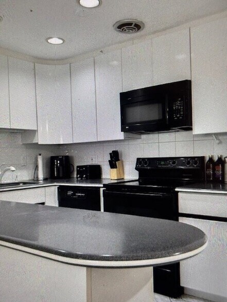 Building Photo - 50 Green St