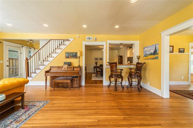 Building Photo - 215 S Montclair Ave