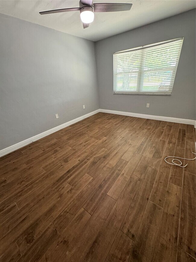 Building Photo - 315 SE 23rd Ave