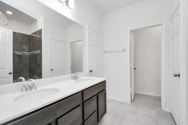 Building Photo - 2030 Domeniko Dr