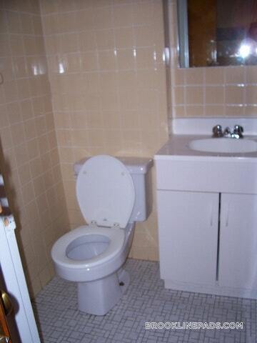 Building Photo - 1223 Beacon St