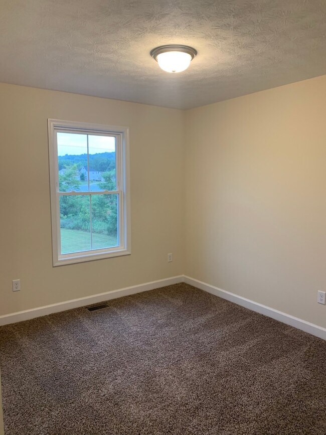 Building Photo - ***$500 Off First Months Rent*** Cedar Point Townhouse for Rent!