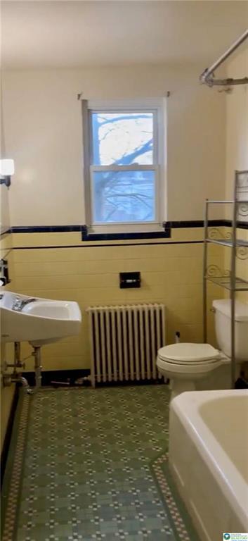 Building Photo - 704 6th Ave