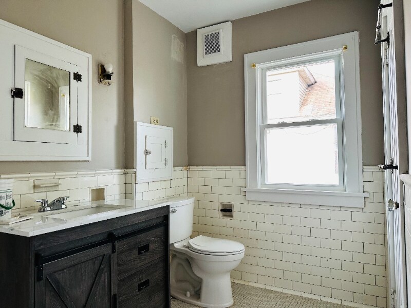 Building Photo - 839 N Howard St